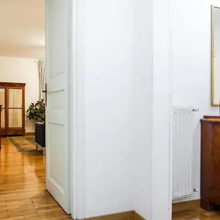 Apartamento La Magnolia A C Balcony Office Piazza Navona Spanish Steps